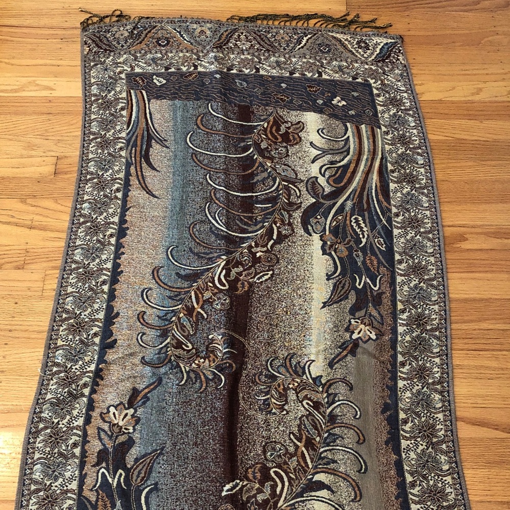 Shimmery Floral Patterned Scarf
